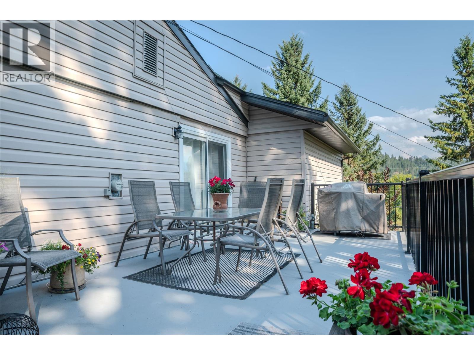 2506 Shuswap Avenue, Lumby, British Columbia  V0E 2G0 - Photo 33 - 10362067