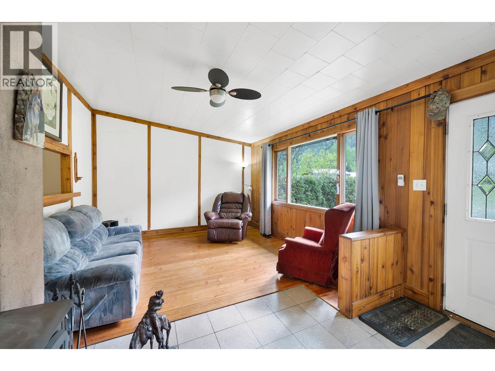 3782 River Drive, Blue River, British Columbia  V0E 1C0 - Photo 3 - 10362295