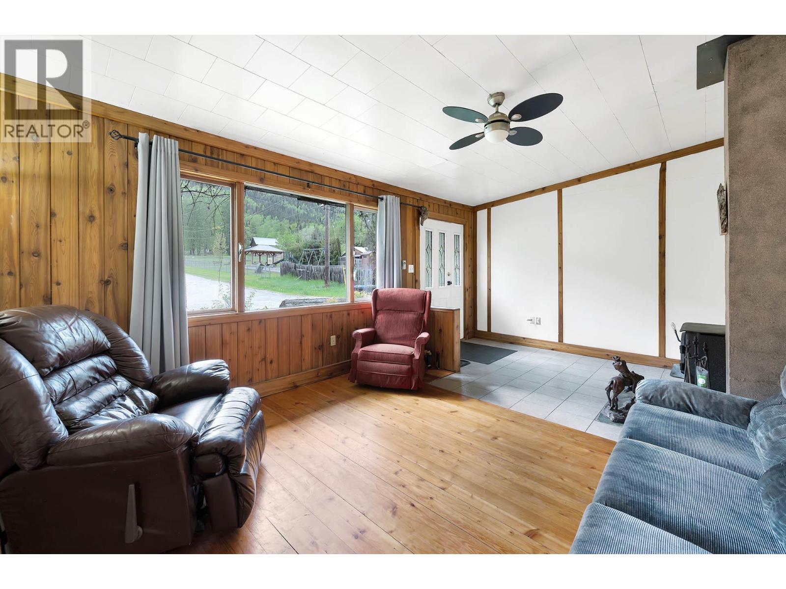 3782 River Drive, Blue River, British Columbia  V0E 1C0 - Photo 4 - 10362295