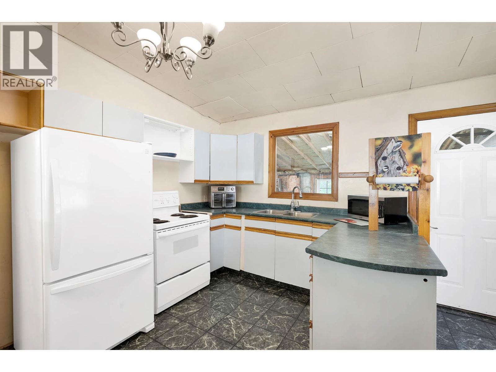 3782 River Drive, Blue River, British Columbia  V0E 1C0 - Photo 7 - 10362295