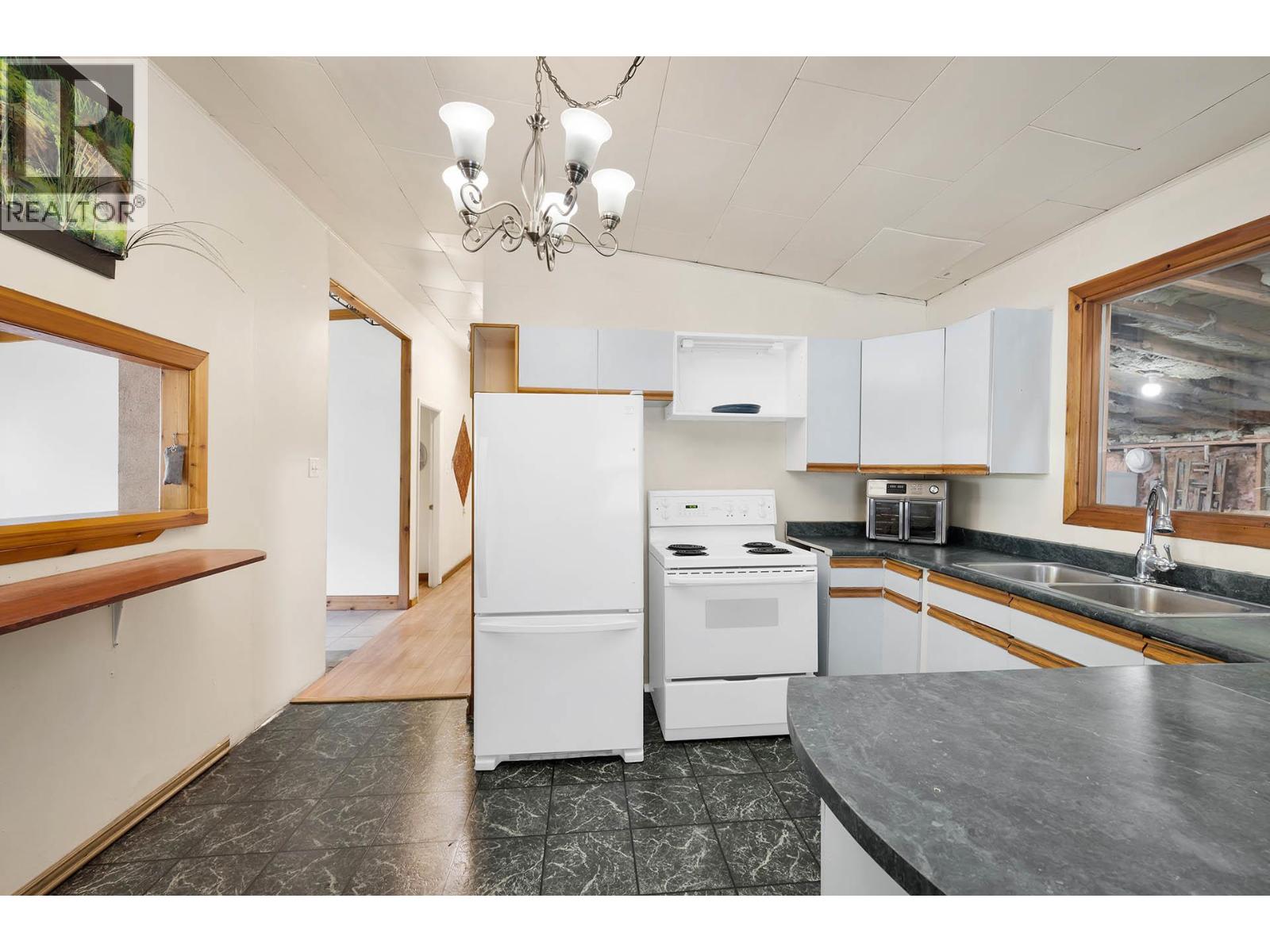 3782 River Drive, Blue River, British Columbia  V0E 1C0 - Photo 8 - 10362295