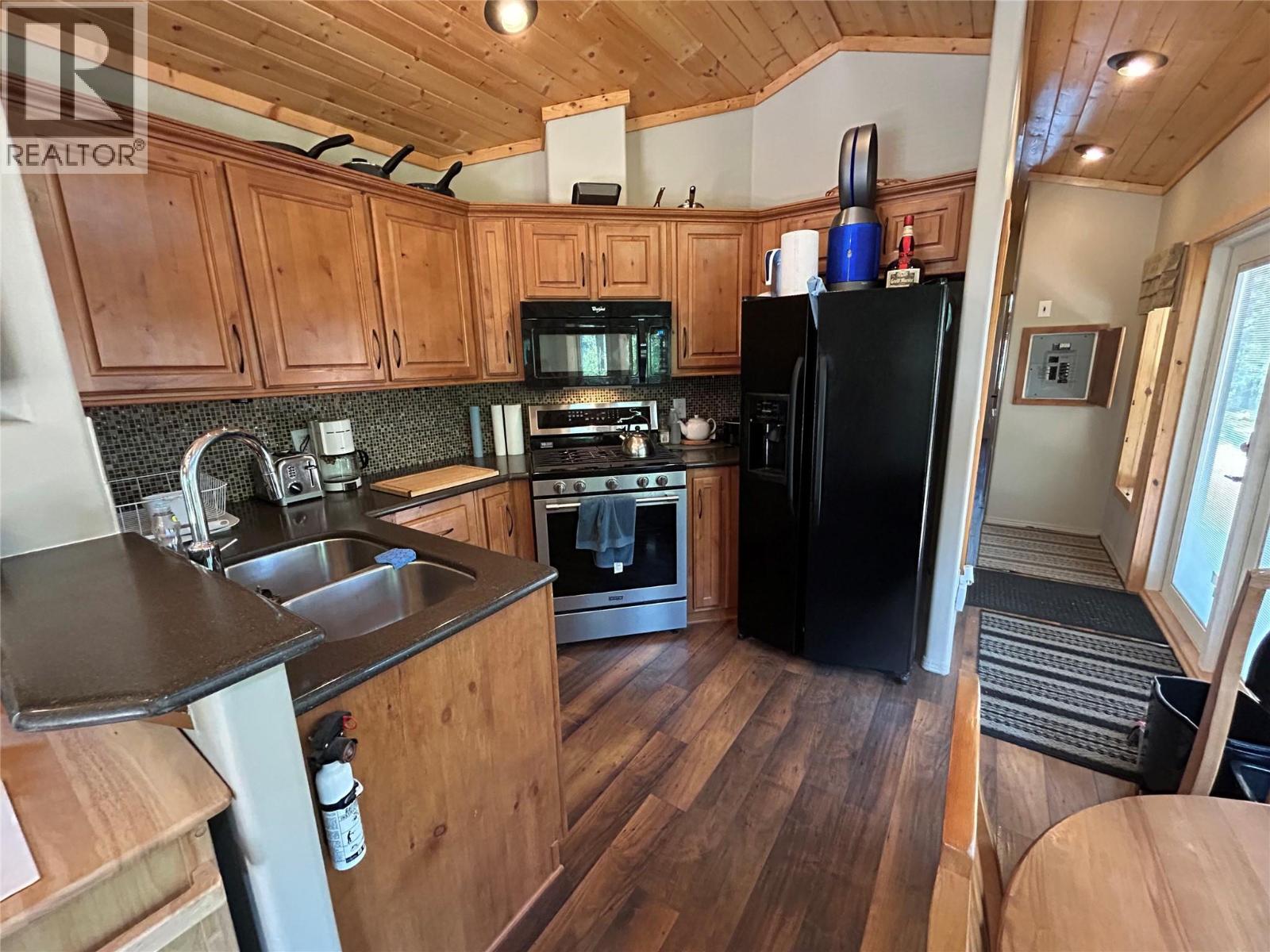 4835 Paradise Valley Drive Unit# 33, Peachland, British Columbia  V0H 1X3 - Photo 3 - 10361705