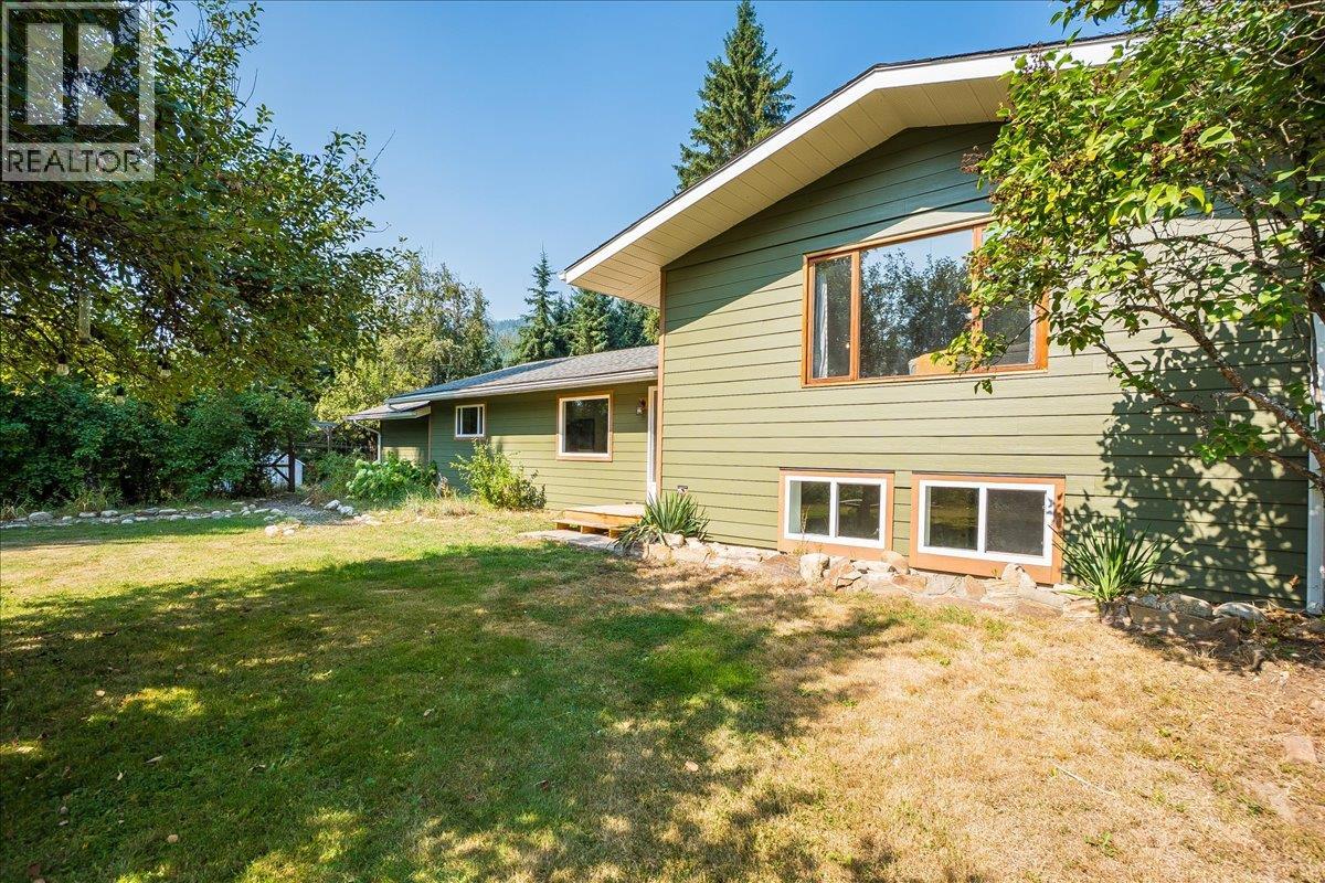 3710 Ladybird Road, Krestova, British Columbia  V0G 1H2 - Photo 4 - 10362183