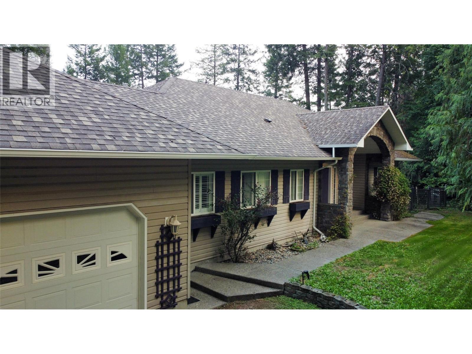 253 Chase Road, Christina Lake, British Columbia  V0H 1E0 - Photo 3 - 10362201