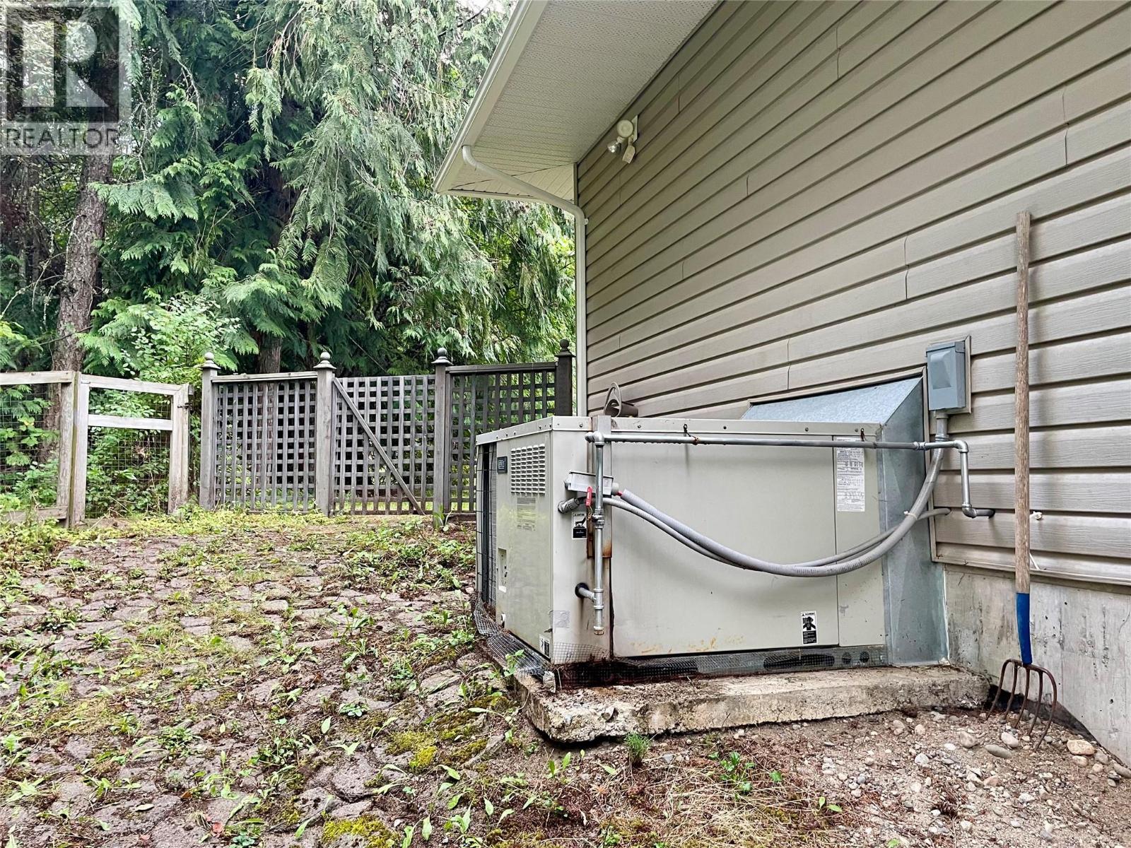 253 Chase Road, Christina Lake, British Columbia  V0H 1E0 - Photo 54 - 10362201