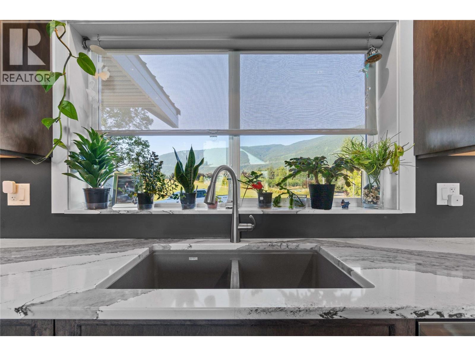 3700 50 Street, Salmon Arm, British Columbia  V1E 3A9 - Photo 35 - 10362447