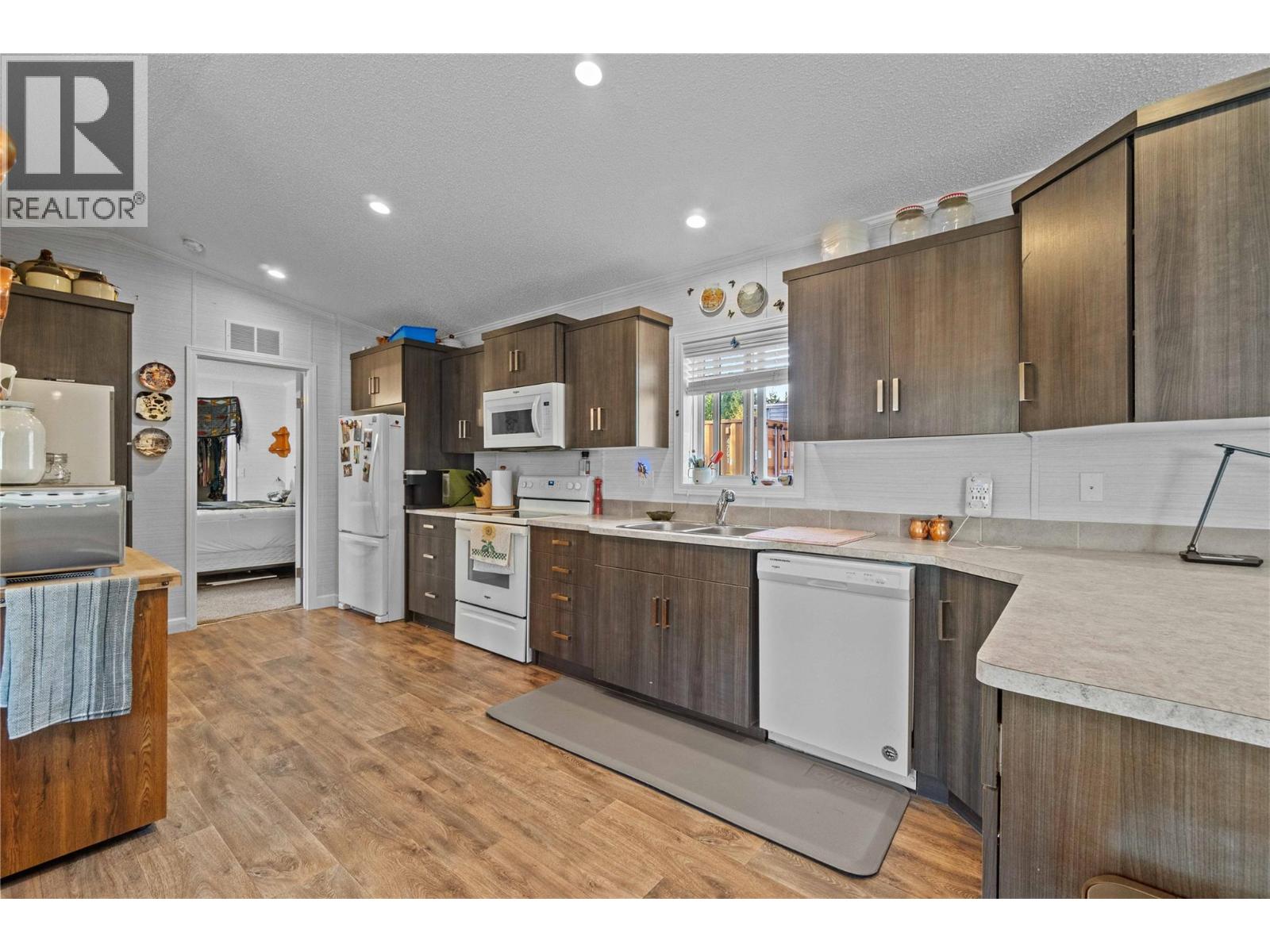 3700 50 Street, Salmon Arm, British Columbia  V1E 3A9 - Photo 88 - 10362447