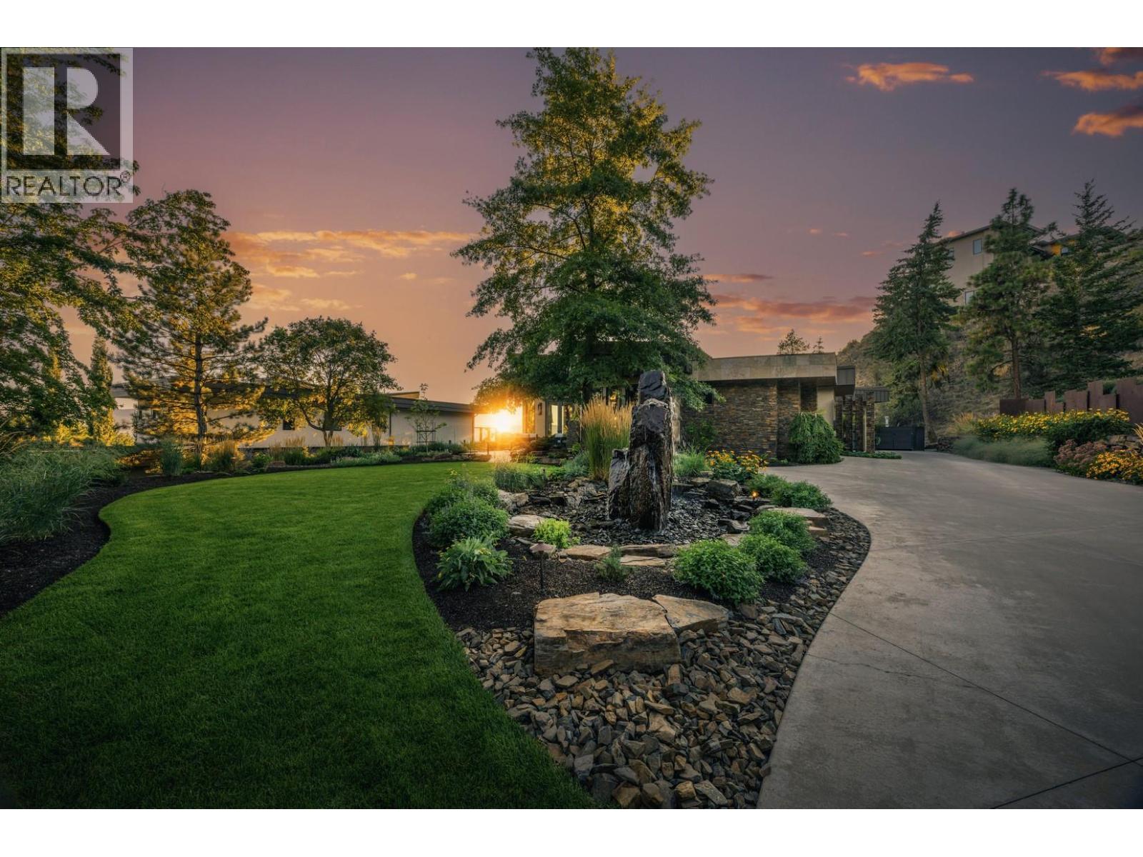 742 Highpointe Place, Kelowna, British Columbia  V1V 2Y3 - Photo 1 - 10361504