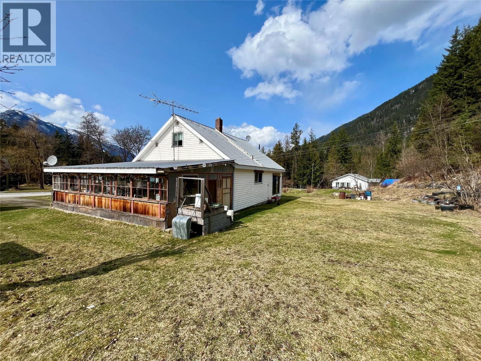 1118 Kildare Street, New Denver, British Columbia  V0G 1S0 - Photo 4 - 10362502