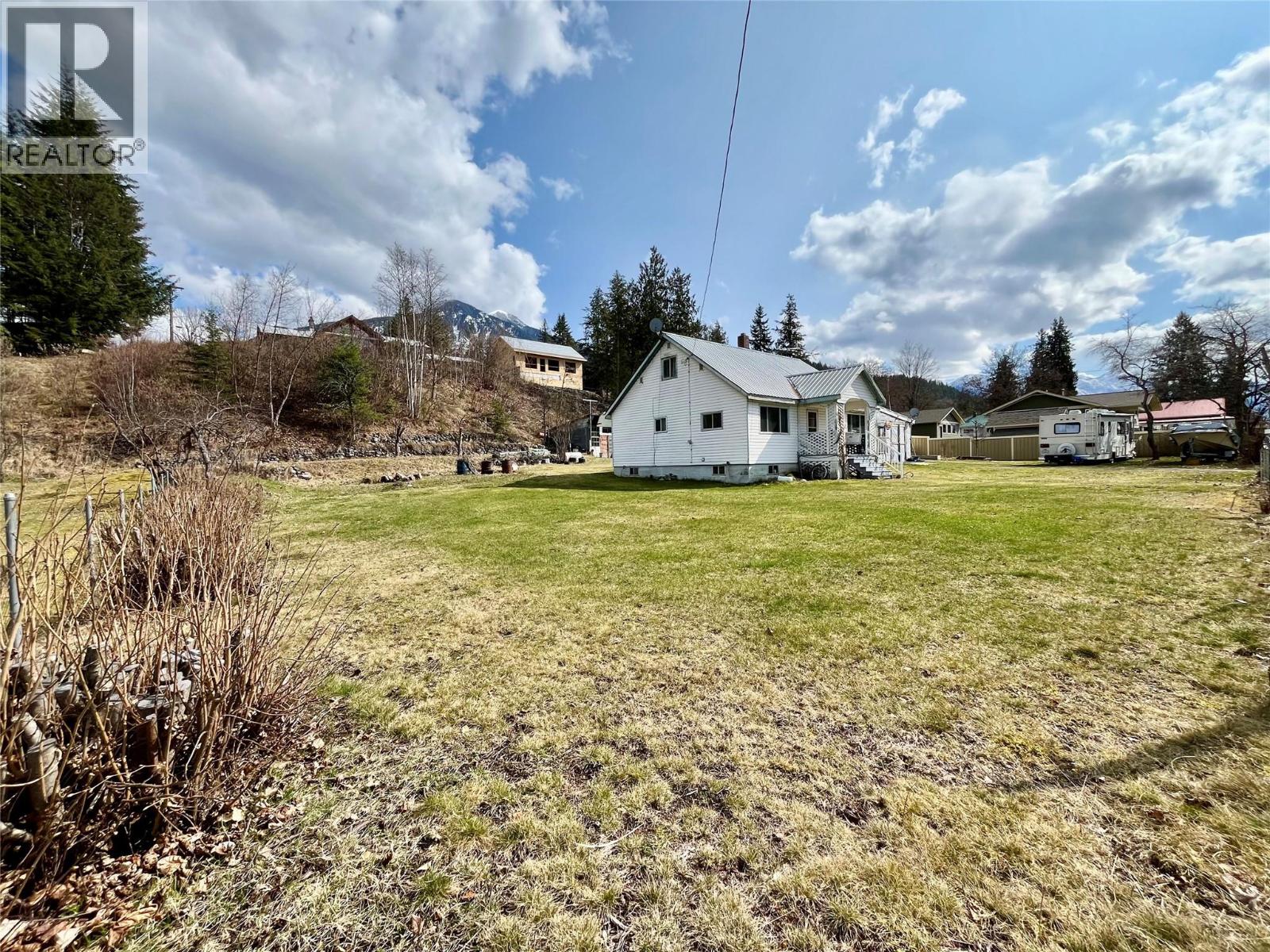 1118 Kildare Street, New Denver, British Columbia  V0G 1S0 - Photo 5 - 10362502