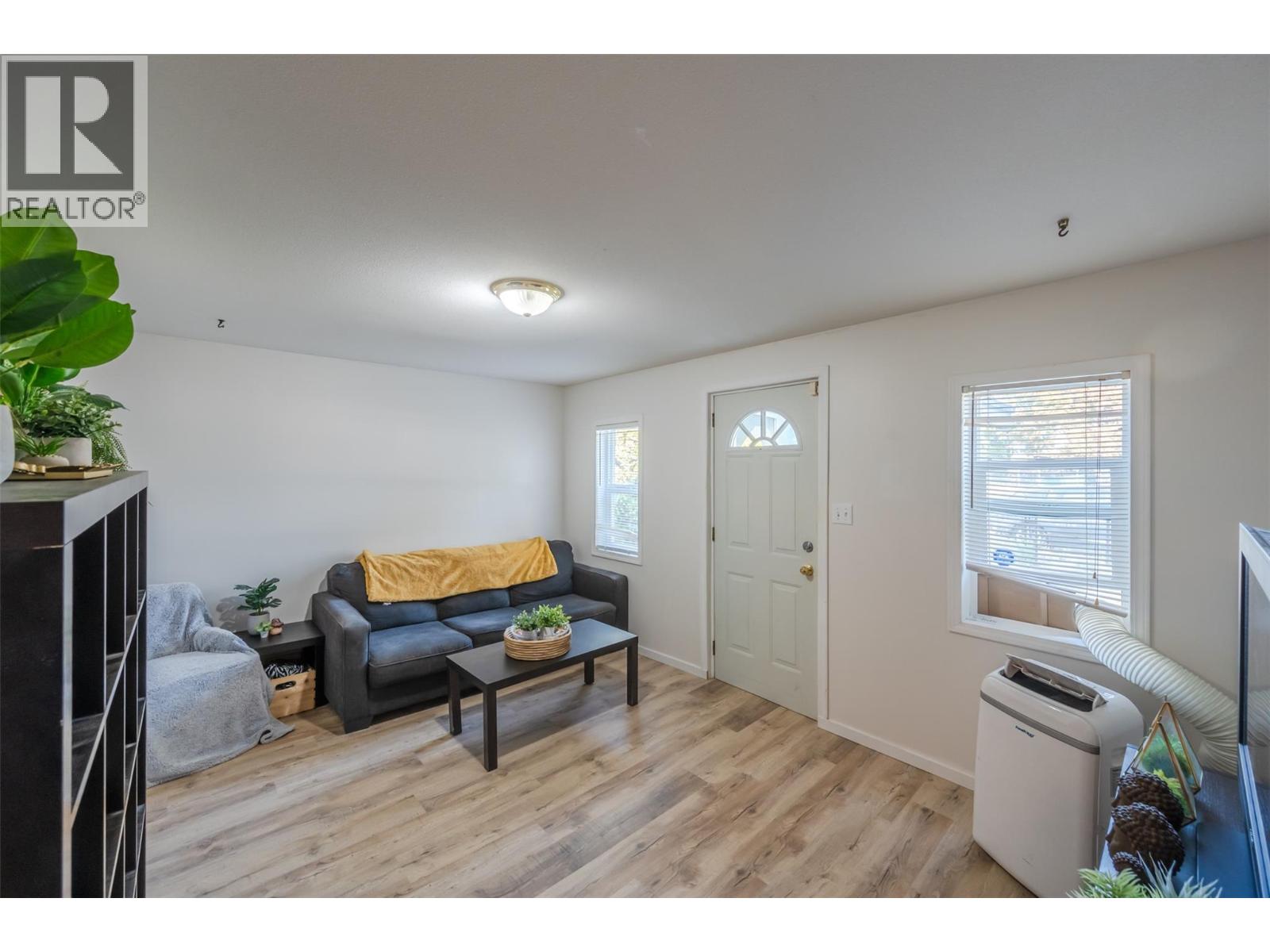 468 Wade Avenue W, Penticton, British Columbia  V2A 1V4 - Photo 3 - 10362736