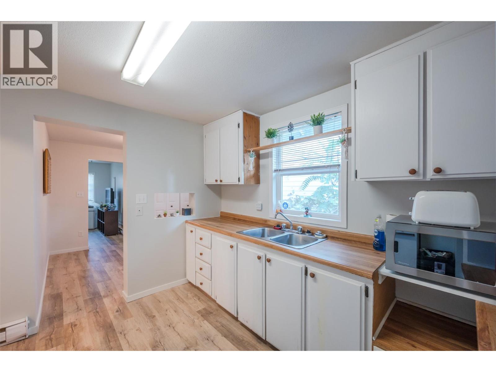 468 Wade Avenue W, Penticton, British Columbia  V2A 1V4 - Photo 5 - 10362736