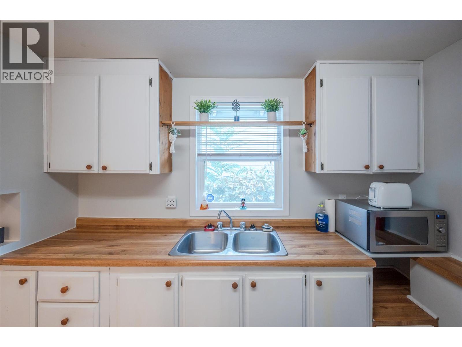 468 Wade Avenue W, Penticton, British Columbia  V2A 1V4 - Photo 6 - 10362736