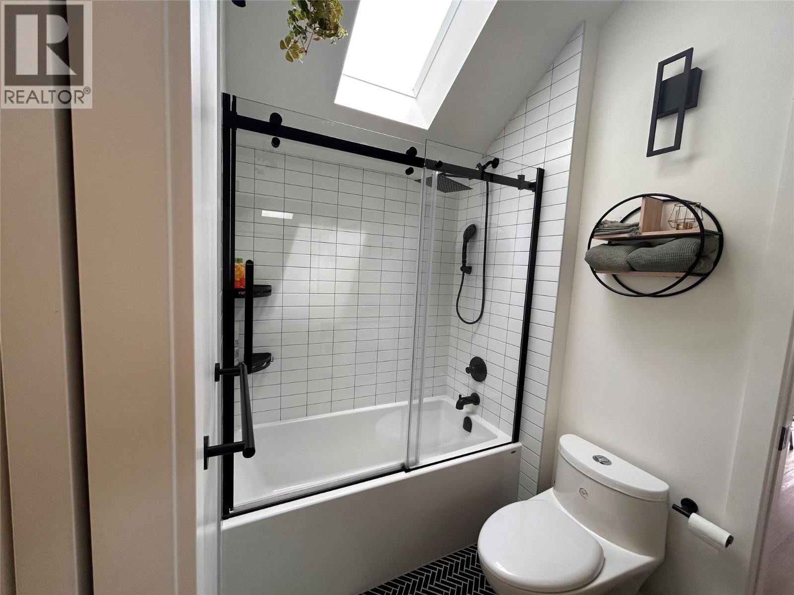 2715 3b Highway, Rossland, British Columbia  V0G 1Y0 - Photo 12 - 10356557