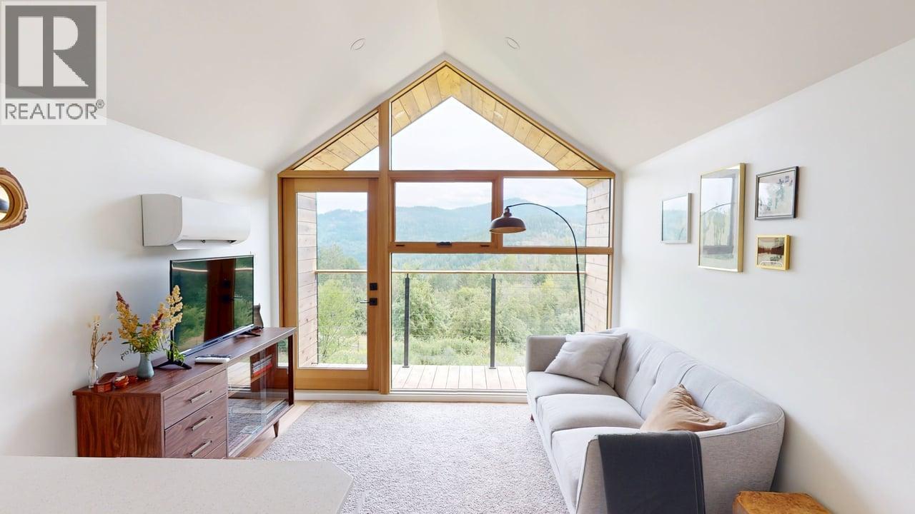 2715 3b Highway, Rossland, British Columbia  V0G 1Y0 - Photo 16 - 10356557