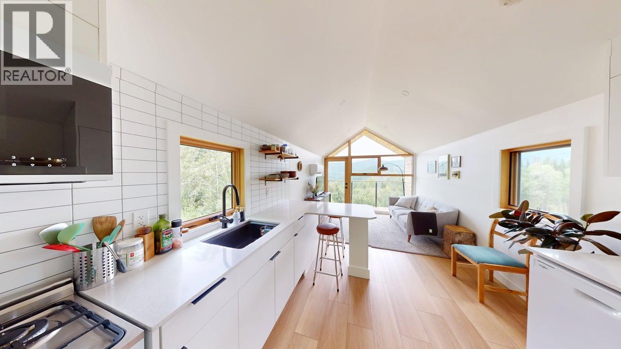 2715 3b Highway, Rossland, British Columbia  V0G 1Y0 - Photo 18 - 10356557