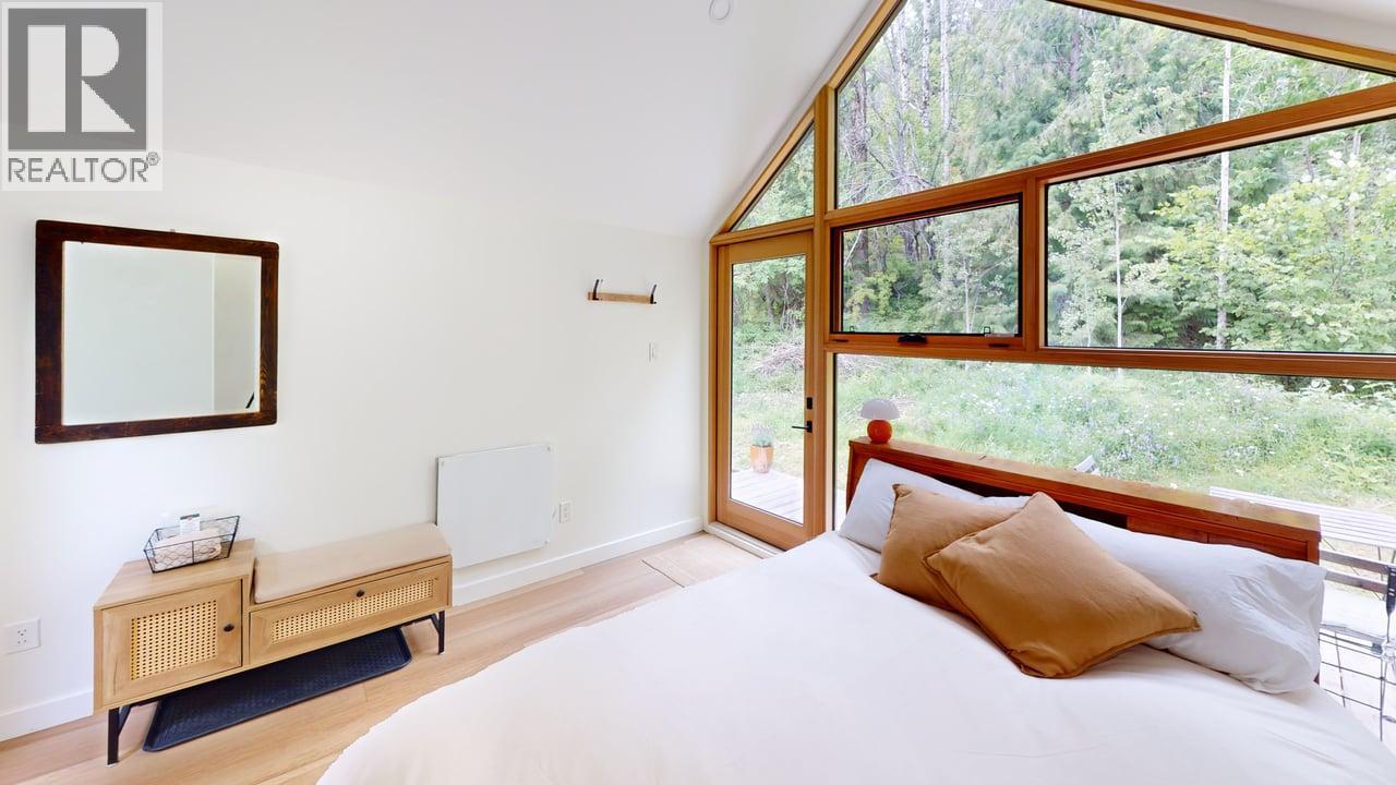 2715 3b Highway, Rossland, British Columbia  V0G 1Y0 - Photo 9 - 10356557