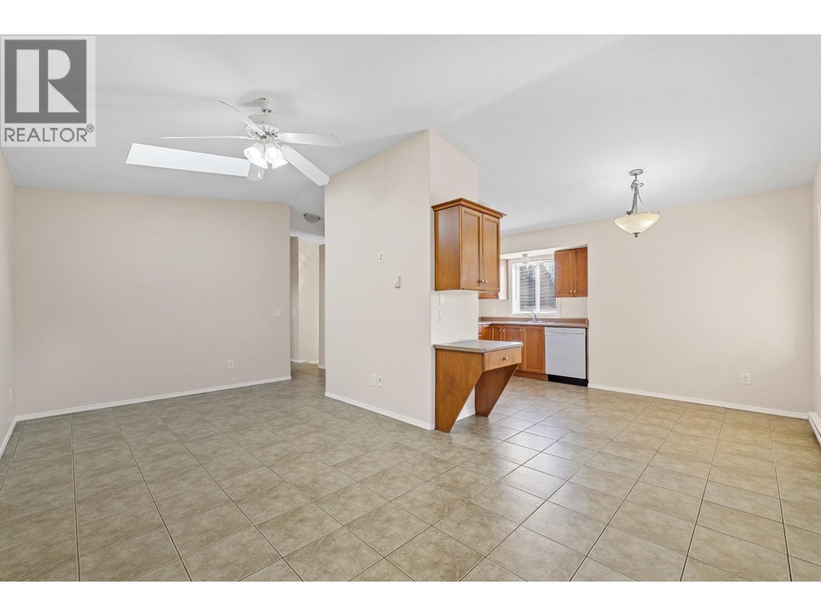 1320 Graham Street, Kelowna, British Columbia  V1Y 9X7 - Photo 2 - 10362244