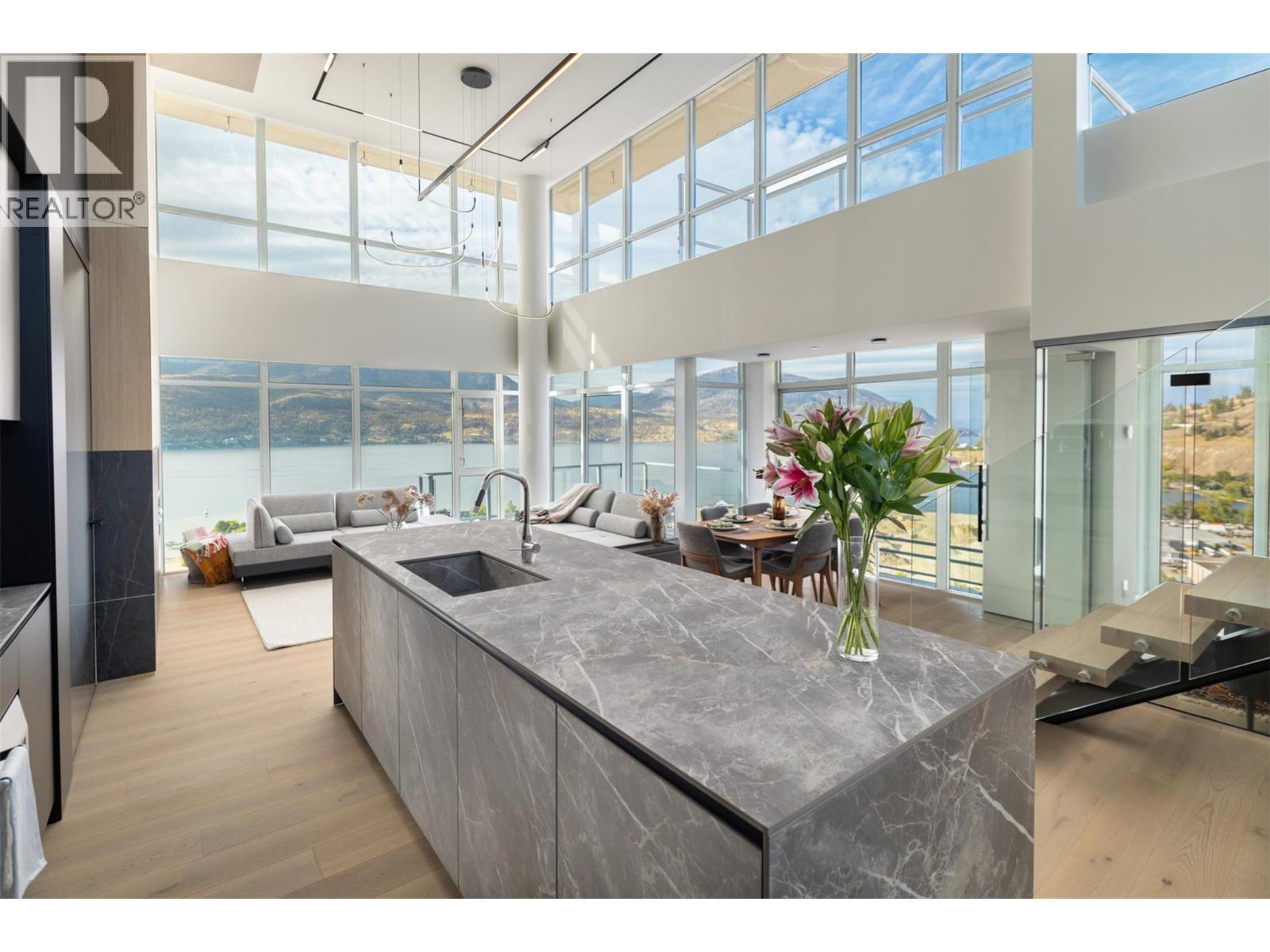 1075 Sunset Drive Unit# Ph1, Kelowna, British Columbia  V1Y 9Y9 - Photo 1 - 10362500