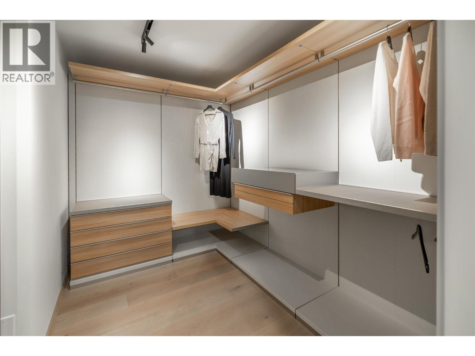 1075 Sunset Drive Unit# Ph1, Kelowna, British Columbia  V1Y 9Y9 - Photo 32 - 10362500