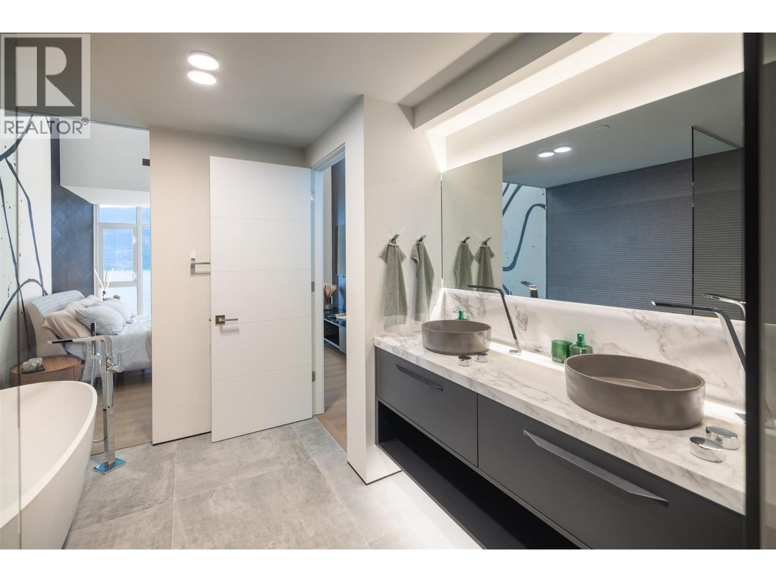 1075 Sunset Drive Unit# Ph1, Kelowna, British Columbia  V1Y 9Y9 - Photo 35 - 10362500