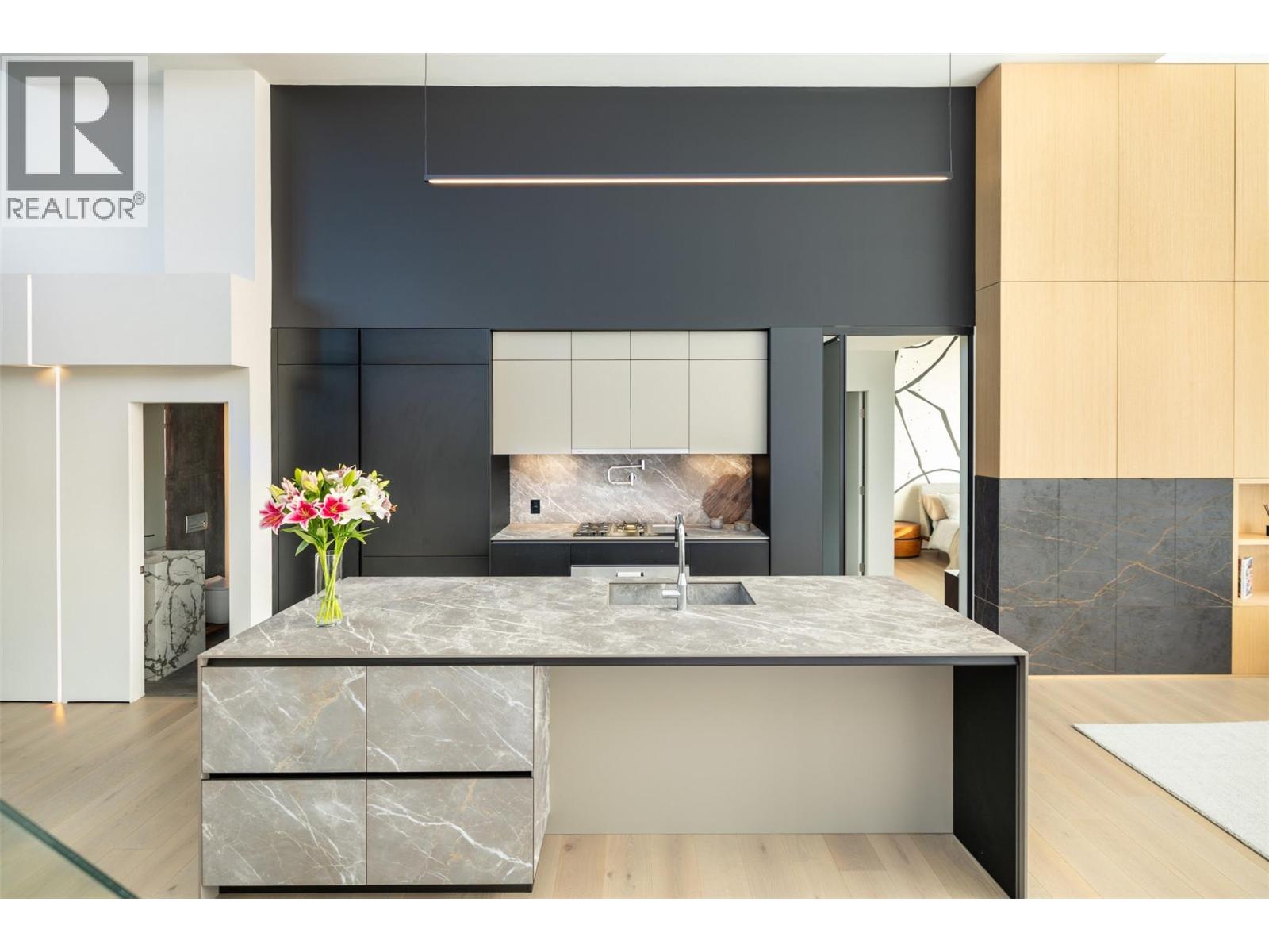 1075 Sunset Drive Unit# Ph1, Kelowna, British Columbia  V1Y 9Y9 - Photo 39 - 10362500