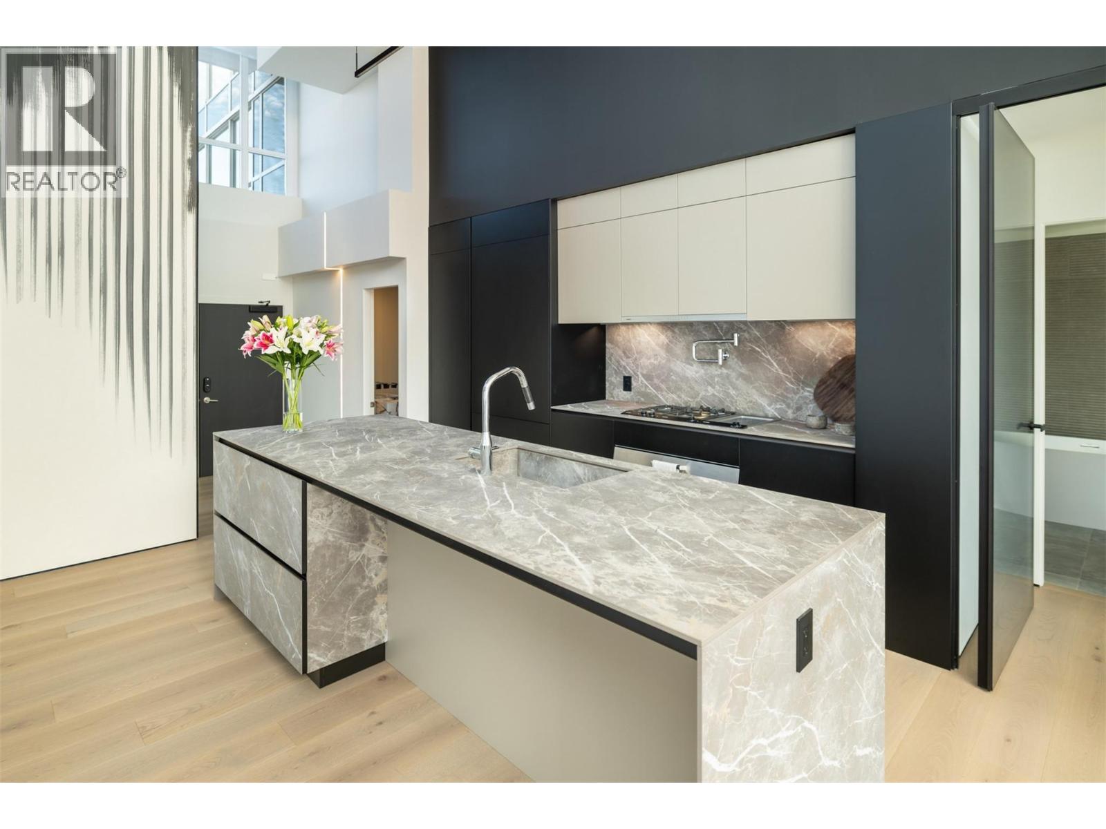 1075 Sunset Drive Unit# Ph1, Kelowna, British Columbia  V1Y 9Y9 - Photo 40 - 10362500