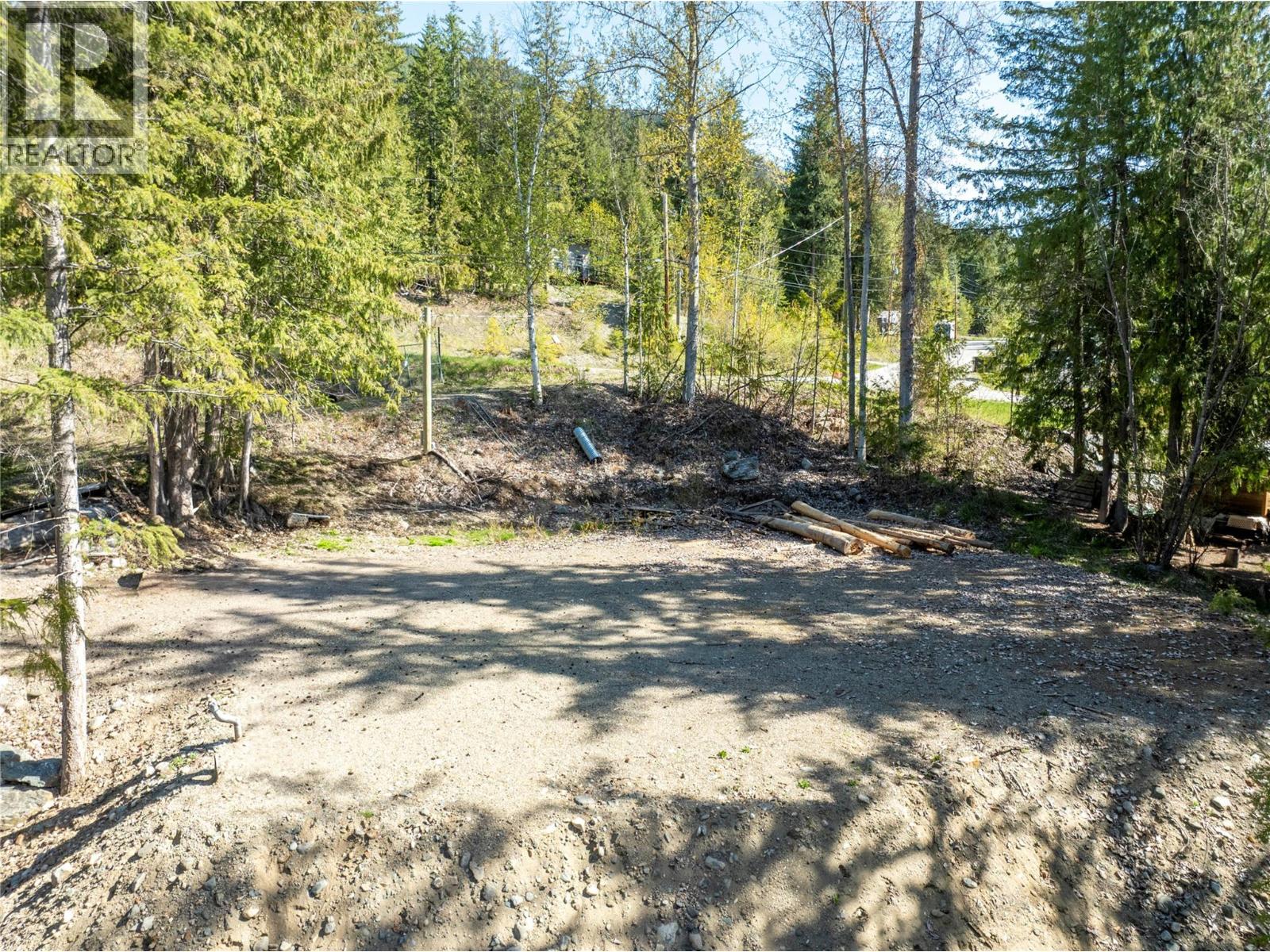 2699 Fraser Road, Anglemont, British Columbia  V0E 1M8 - Photo 10 - 10362619