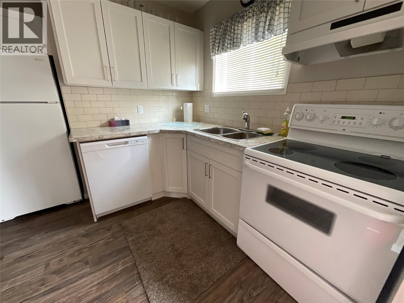 64 Merrick Place, Tumbler Ridge, British Columbia  V0C 2W0 - Photo 2 - 10362597