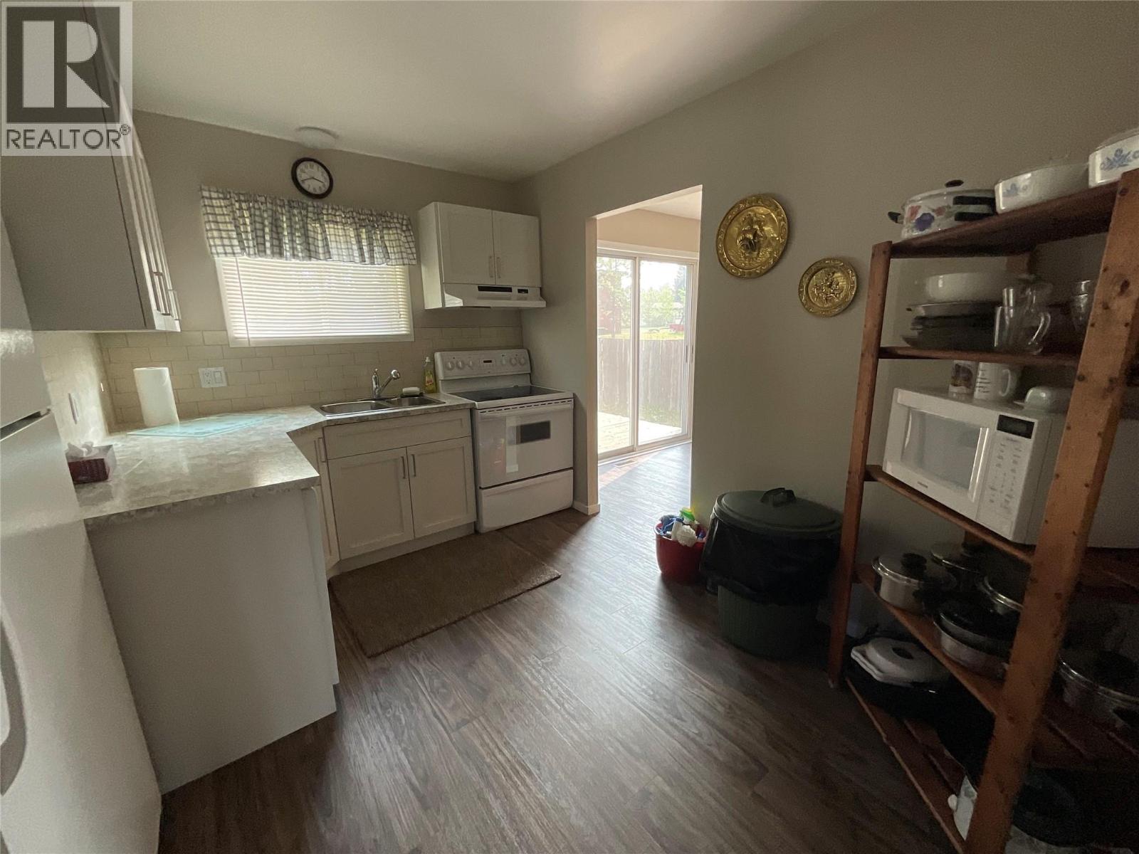 64 Merrick Place, Tumbler Ridge, British Columbia  V0C 2W0 - Photo 3 - 10362597