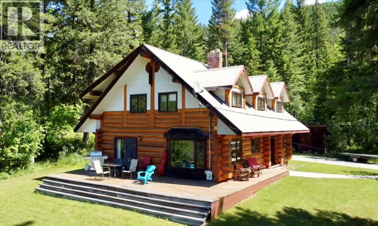 1445 Black Bear Drive, Golden, British Columbia  V0A 1H7 - Photo 1 - 10362598