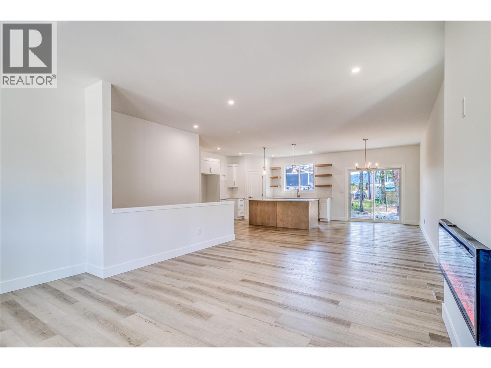 7186 Dunwaters Road, Kelowna, British Columbia  V1Z 3W5 - Photo 8 - 10362558