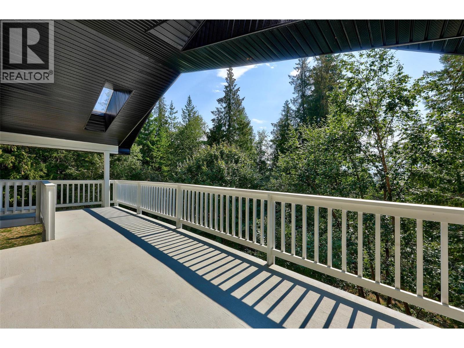 2725 Vickers Trail, Anglemont, British Columbia  V0E 1M8 - Photo 13 - 10362867