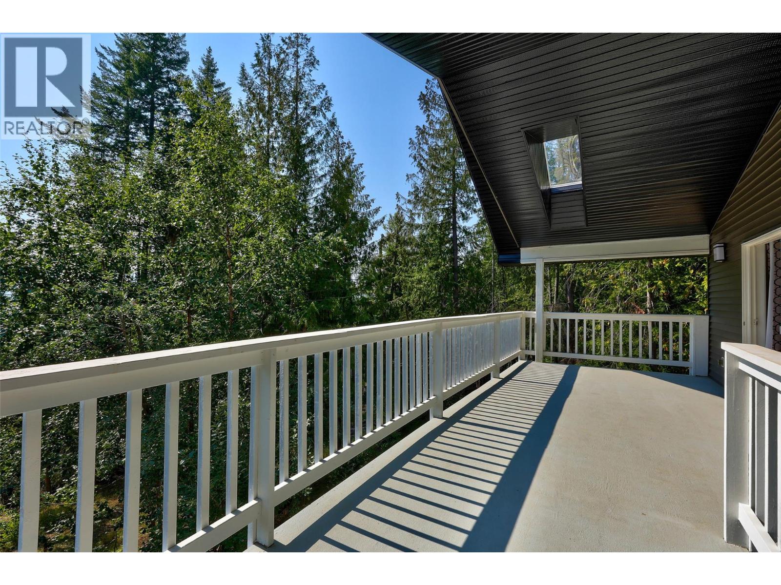 2725 Vickers Trail, Anglemont, British Columbia  V0E 1M8 - Photo 14 - 10362867