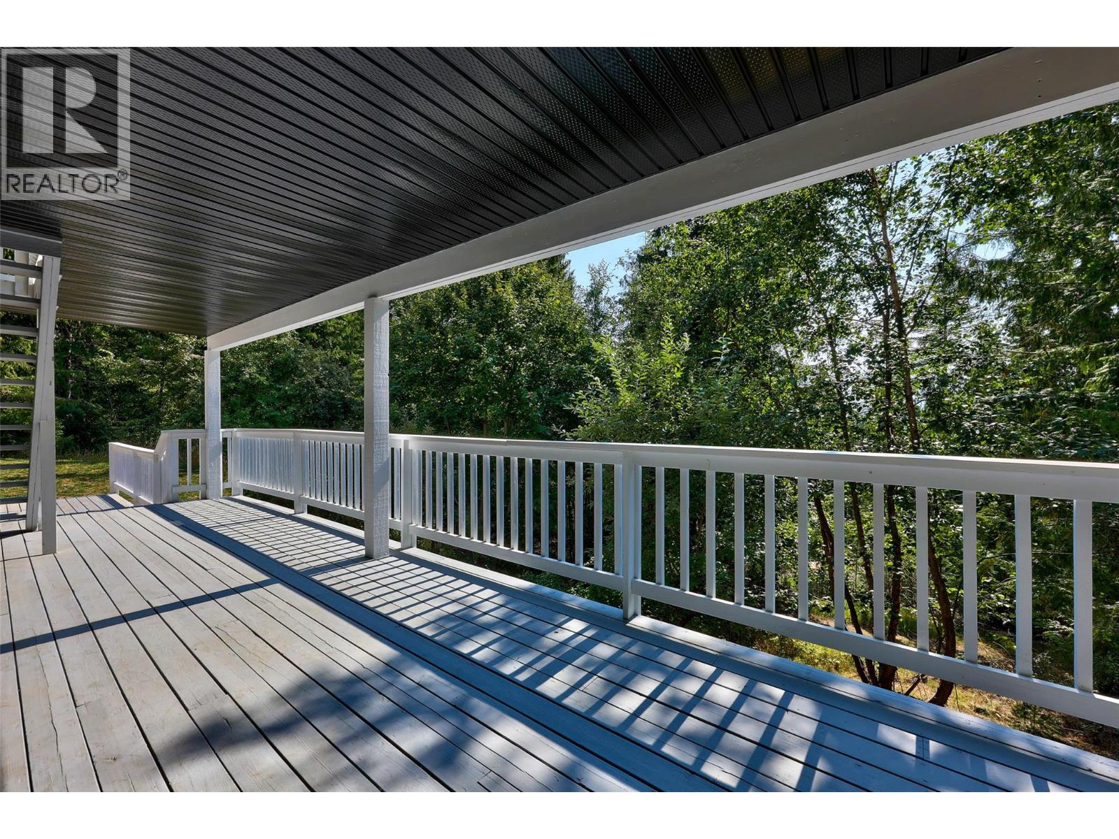 2725 Vickers Trail, Anglemont, British Columbia  V0E 1M8 - Photo 17 - 10362867