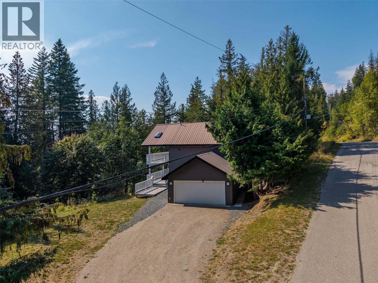 2725 Vickers Trail, Anglemont, British Columbia  V0E 1M8 - Photo 28 - 10362867