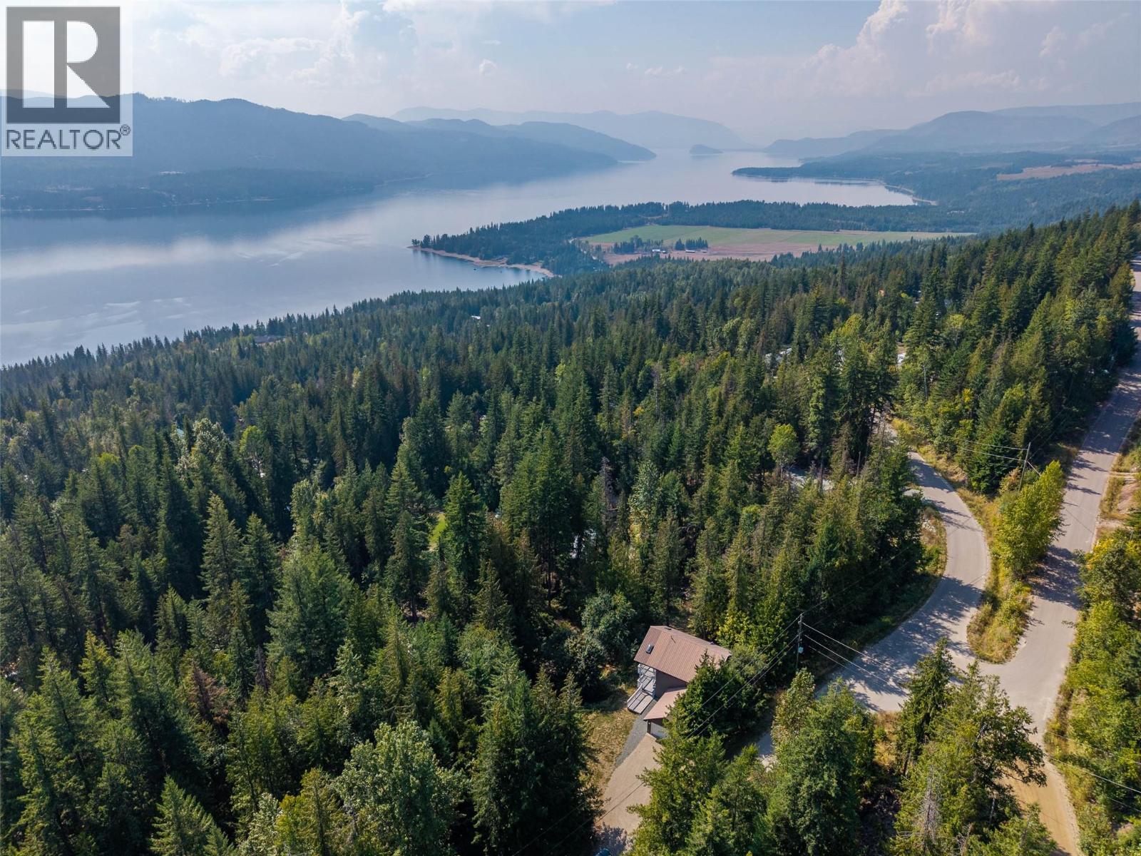 2725 Vickers Trail, Anglemont, British Columbia  V0E 1M8 - Photo 30 - 10362867