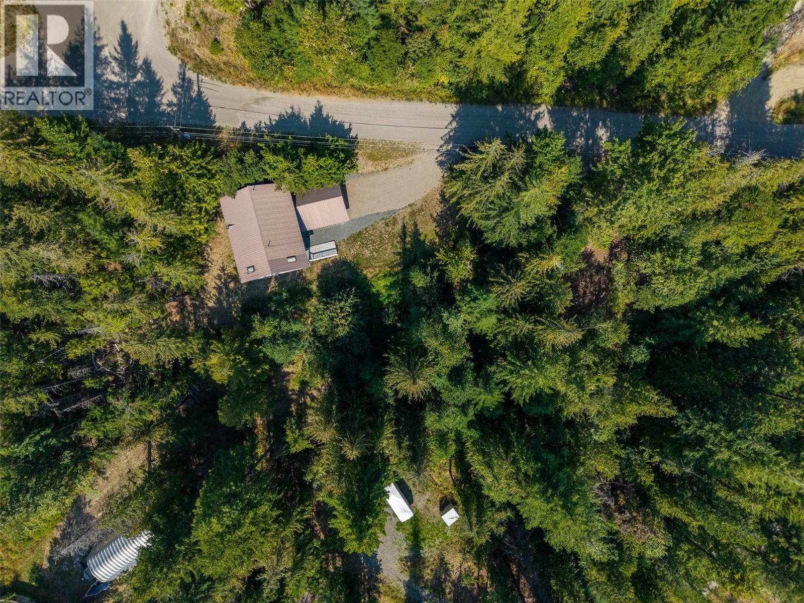 2725 Vickers Trail, Anglemont, British Columbia  V0E 1M8 - Photo 31 - 10362867