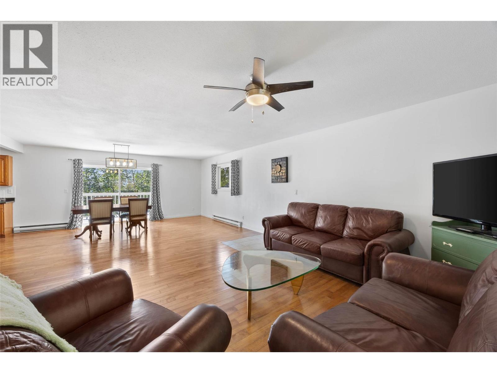 2725 Vickers Trail, Anglemont, British Columbia  V0E 1M8 - Photo 7 - 10362867