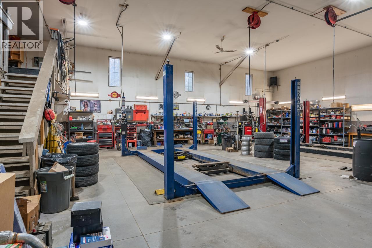 1700 Sandner Frontage Road, Christina Lake, British Columbia  V0H 1E3 - Photo 11 - 10362930