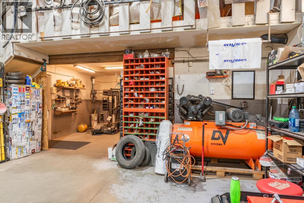 1700 Sandner Frontage Road, Christina Lake, British Columbia  V0H 1E3 - Photo 16 - 10362930