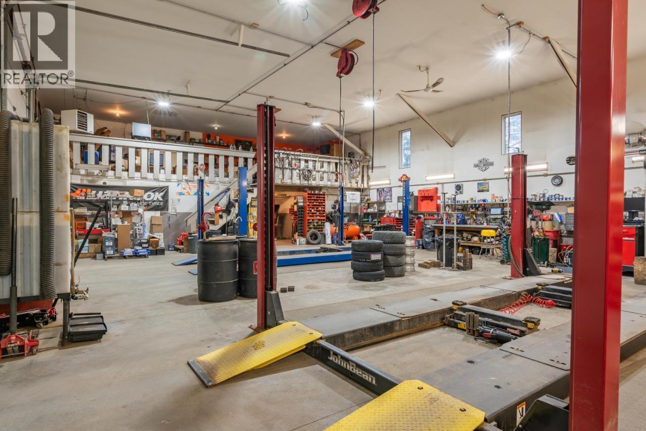 1700 Sandner Frontage Road, Christina Lake, British Columbia  V0H 1E3 - Photo 18 - 10362930