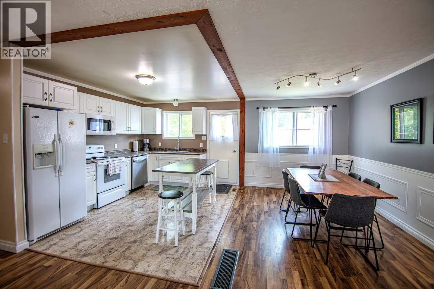 116 Wolverine Avenue, Tumbler Ridge, British Columbia  V0C 2W0 - Photo 3 - 10362846