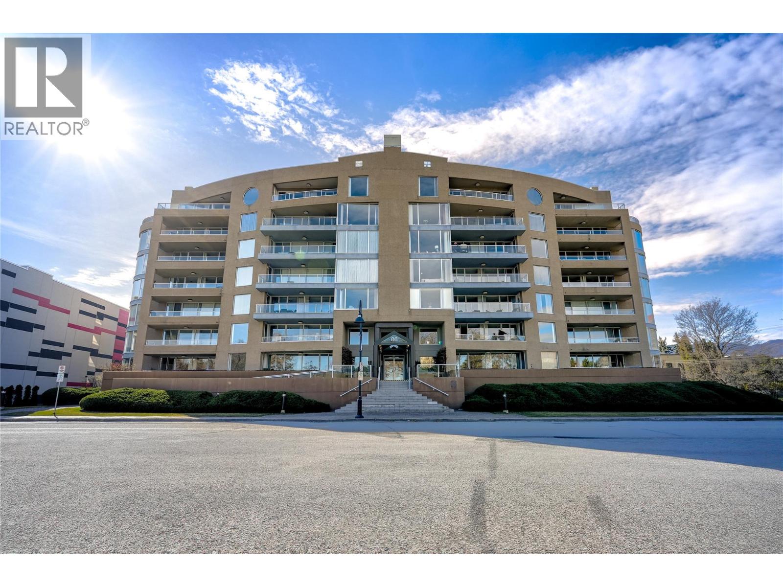 86 Lakeshore Drive E Unit# 304, Penticton, British Columbia  V2A 1B5 - Photo 1 - 10363088