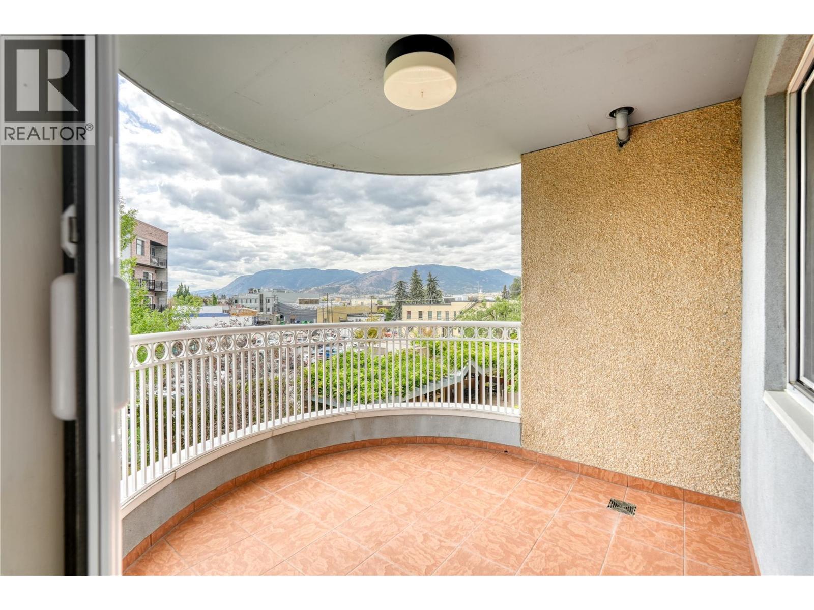 86 Lakeshore Drive E Unit# 304, Penticton, British Columbia  V2A 1B5 - Photo 16 - 10363088