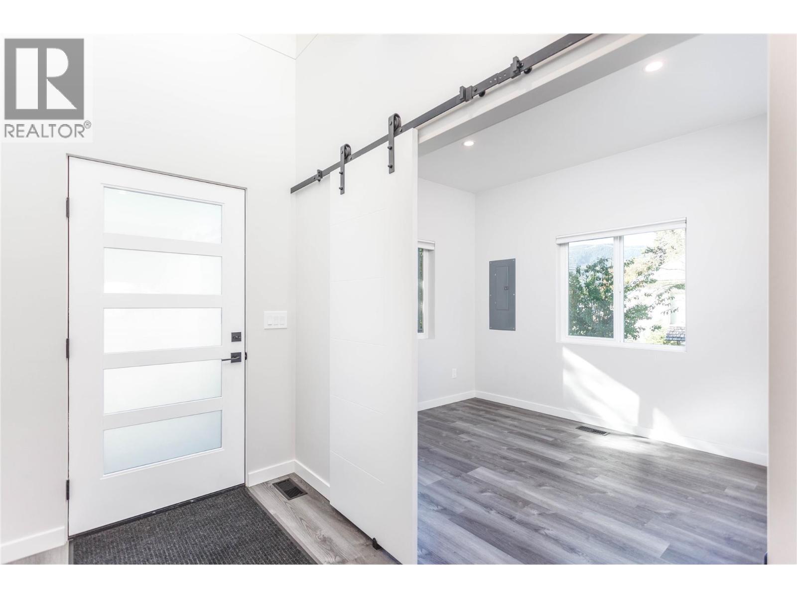 2253 Shuswap Avenue, Lumby, British Columbia  V0E 2G0 - Photo 4 - 10362869