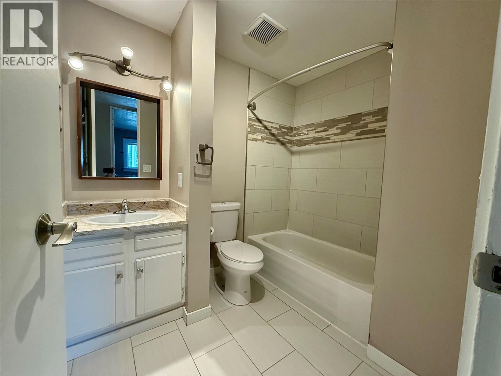 219 26th  S Avenue Unit# A, Cranbrook, British Columbia  V1C 3J2 - Photo 9 - 10363125