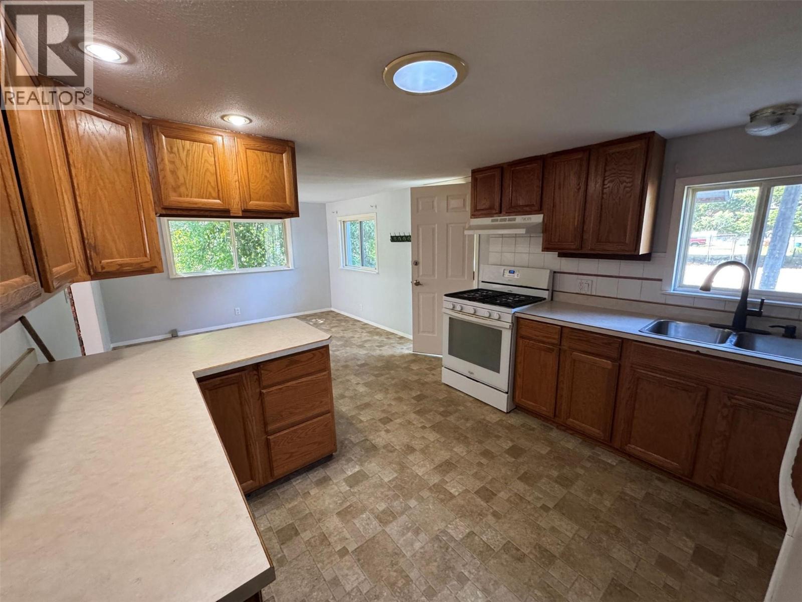 568 N Kimberly Avenue, Greenwood, British Columbia  V0H 1J0 - Photo 5 - 10363051