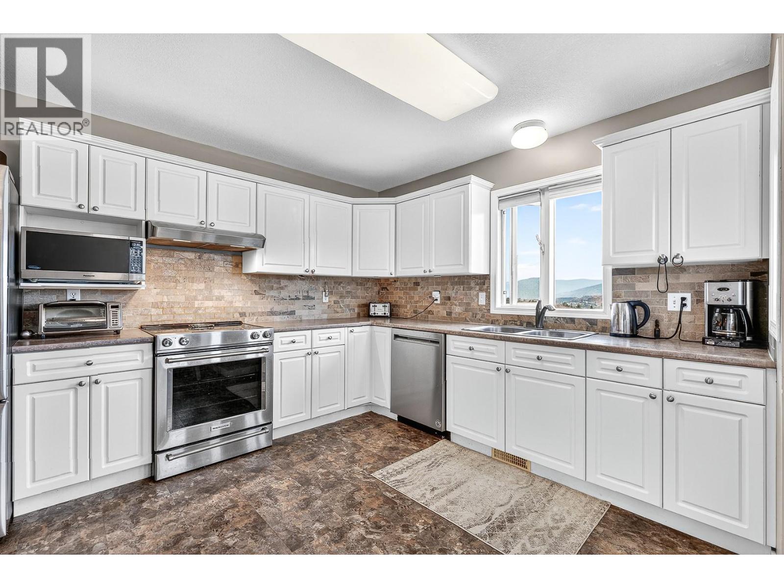 4221 Wellington Drive, Vernon, British Columbia  V1T 9H7 - Photo 8 - 10363067