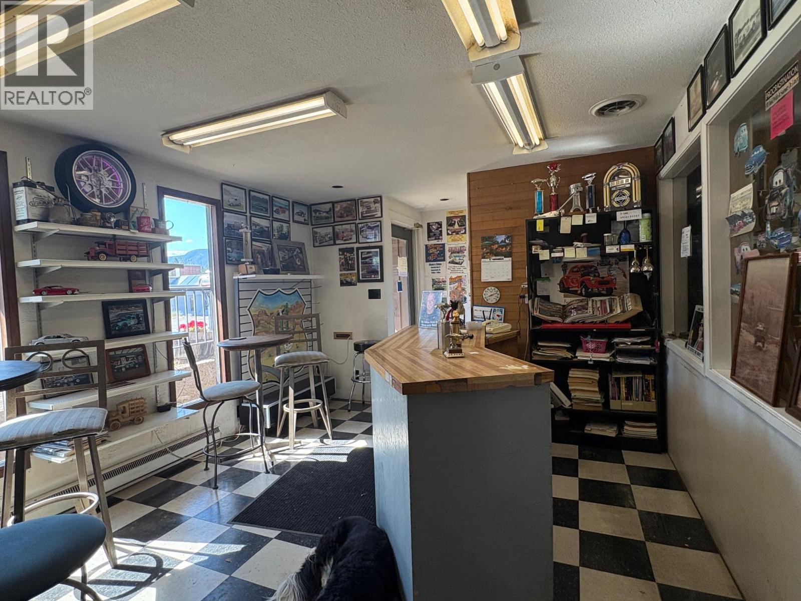 737 Okanagan Avenue, Penticton, British Columbia  V2A 3K7 - Photo 4 - 10363293